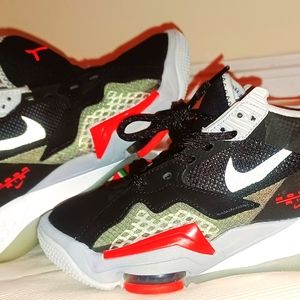 ◇ Jordan Zoom '92 Sneakers  ◇ Big Kids ◇